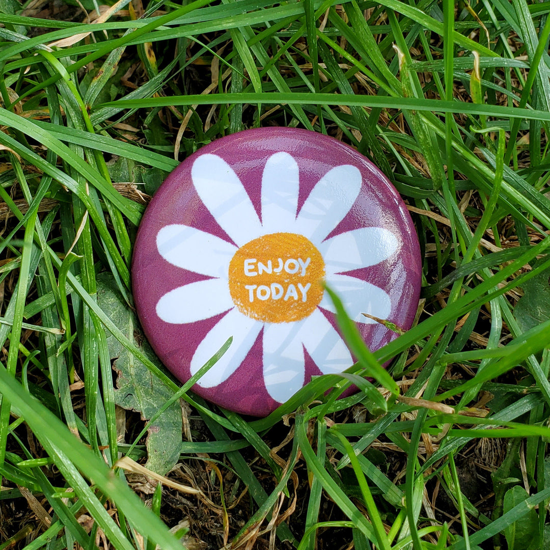 Enjoy Today Daisy Button Pin